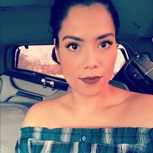 Meet your Posher, Dania